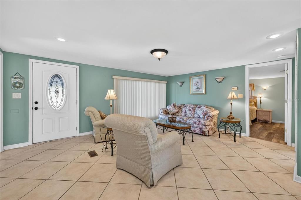 Activo con contrato: $345,000 (2 camas, 2 baños, 1340 Pies cuadrados)