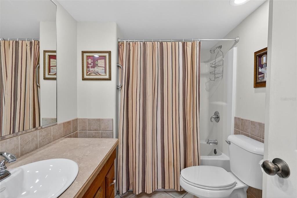 Activo con contrato: $345,000 (2 camas, 2 baños, 1340 Pies cuadrados)