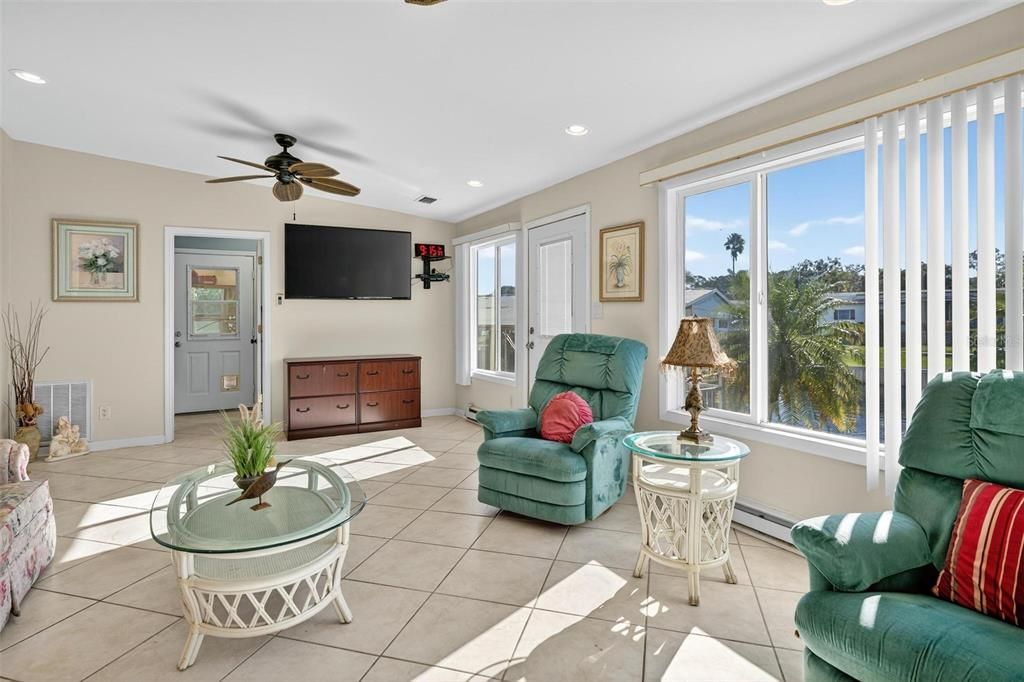 Activo con contrato: $345,000 (2 camas, 2 baños, 1340 Pies cuadrados)