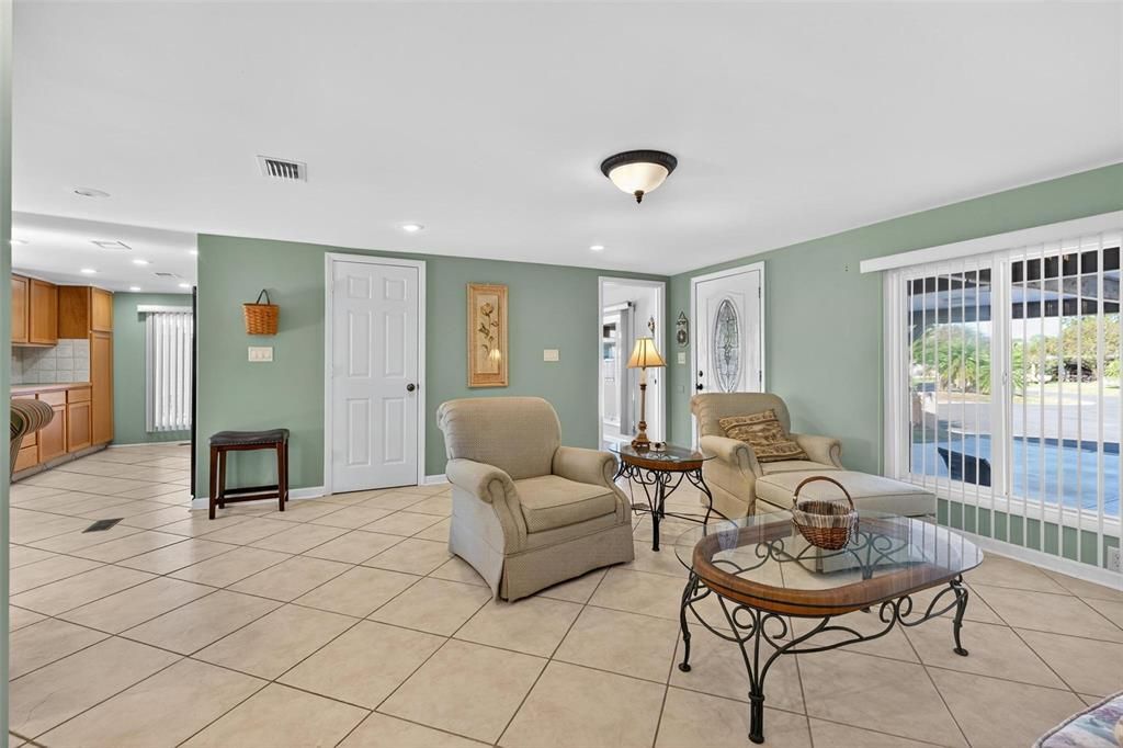 Activo con contrato: $345,000 (2 camas, 2 baños, 1340 Pies cuadrados)