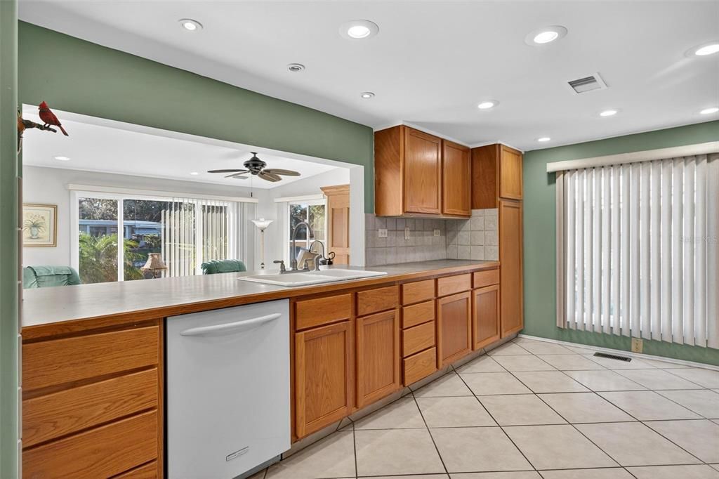 Activo con contrato: $345,000 (2 camas, 2 baños, 1340 Pies cuadrados)