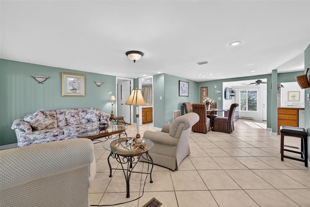 Activo con contrato: $345,000 (2 camas, 2 baños, 1340 Pies cuadrados)