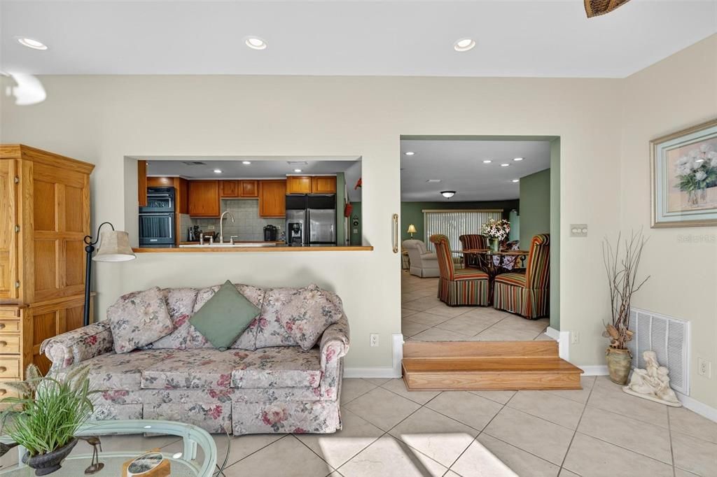 Activo con contrato: $345,000 (2 camas, 2 baños, 1340 Pies cuadrados)