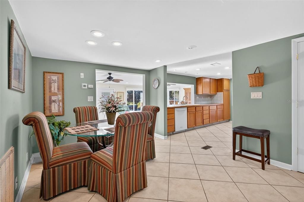 Activo con contrato: $345,000 (2 camas, 2 baños, 1340 Pies cuadrados)