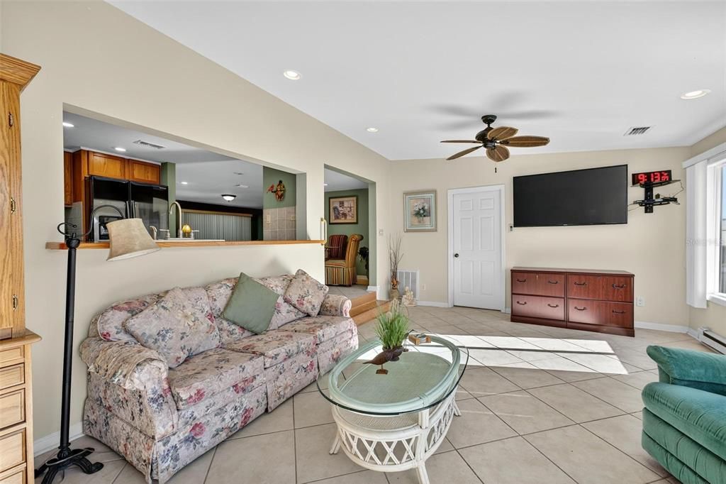 Activo con contrato: $345,000 (2 camas, 2 baños, 1340 Pies cuadrados)