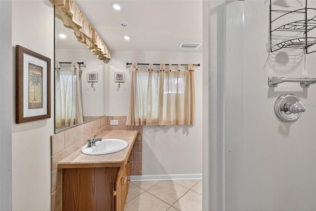 Activo con contrato: $345,000 (2 camas, 2 baños, 1340 Pies cuadrados)