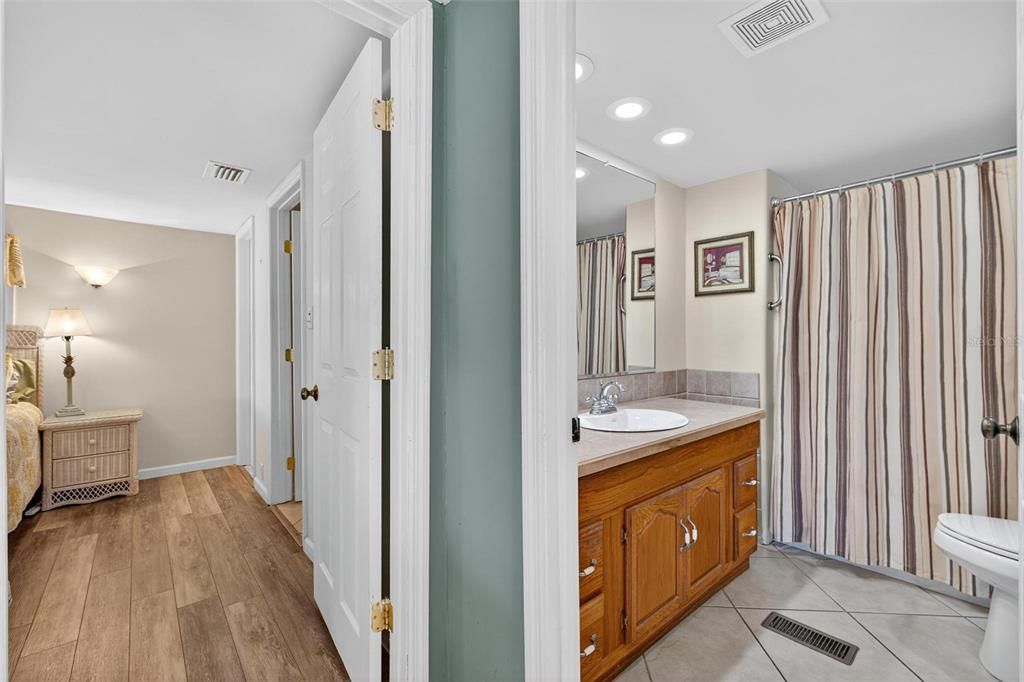 Activo con contrato: $345,000 (2 camas, 2 baños, 1340 Pies cuadrados)