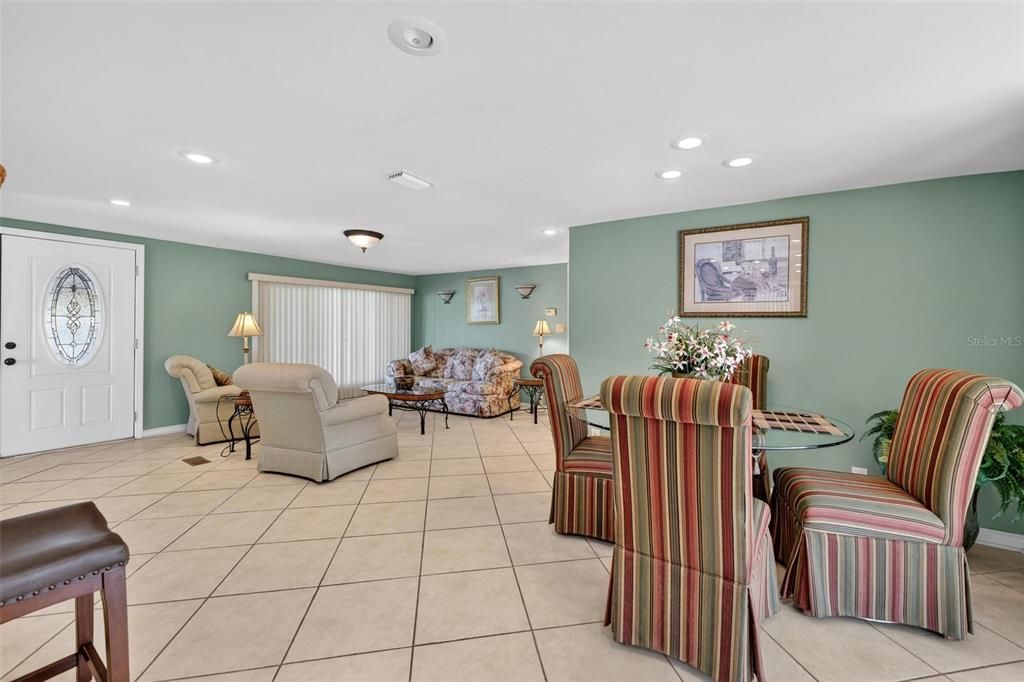 Activo con contrato: $345,000 (2 camas, 2 baños, 1340 Pies cuadrados)