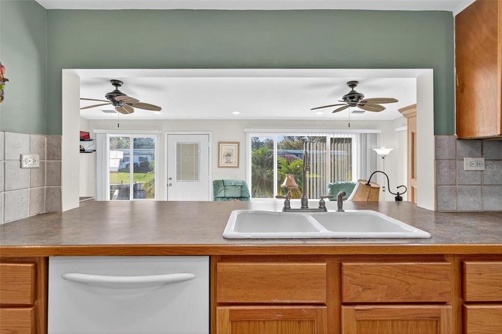 Activo con contrato: $345,000 (2 camas, 2 baños, 1340 Pies cuadrados)