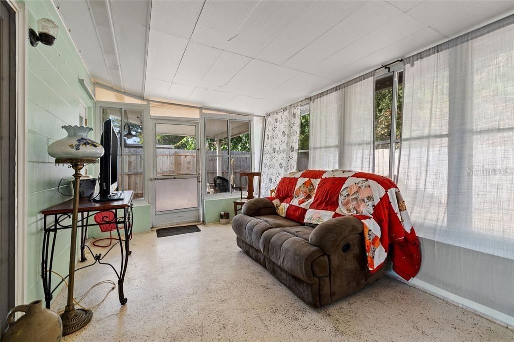 For Sale: $359,900 (2 beds, 2 baths, 1075 Square Feet)