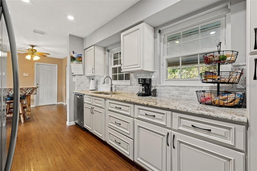 For Sale: $359,900 (2 beds, 2 baths, 1075 Square Feet)