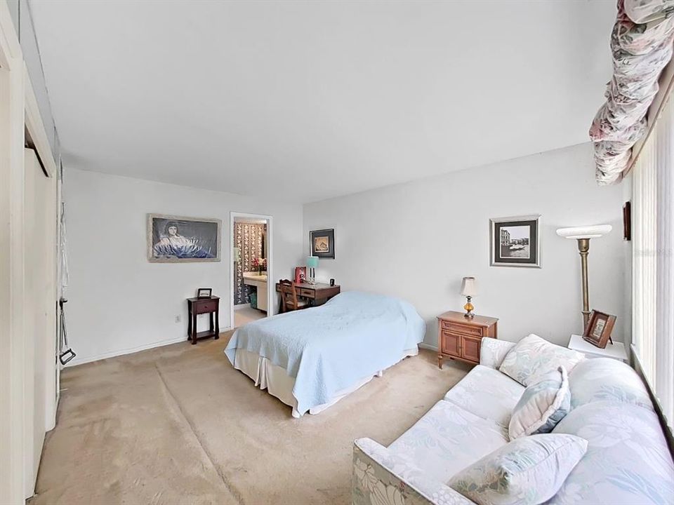 For Sale: $215,000 (2 beds, 2 baths, 1237 Square Feet)