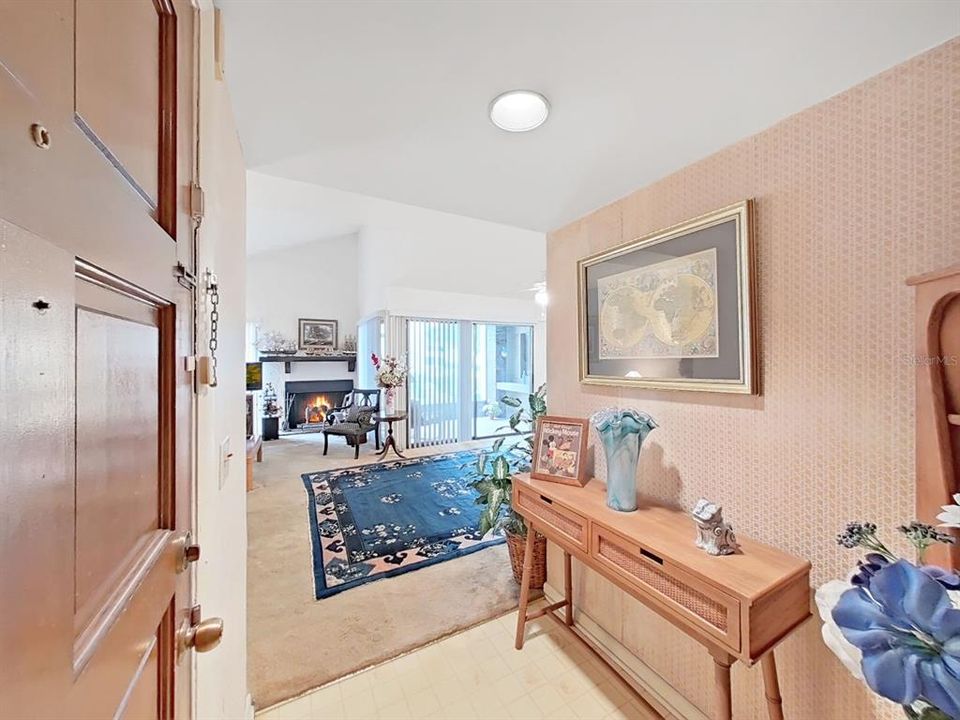 For Sale: $215,000 (2 beds, 2 baths, 1237 Square Feet)