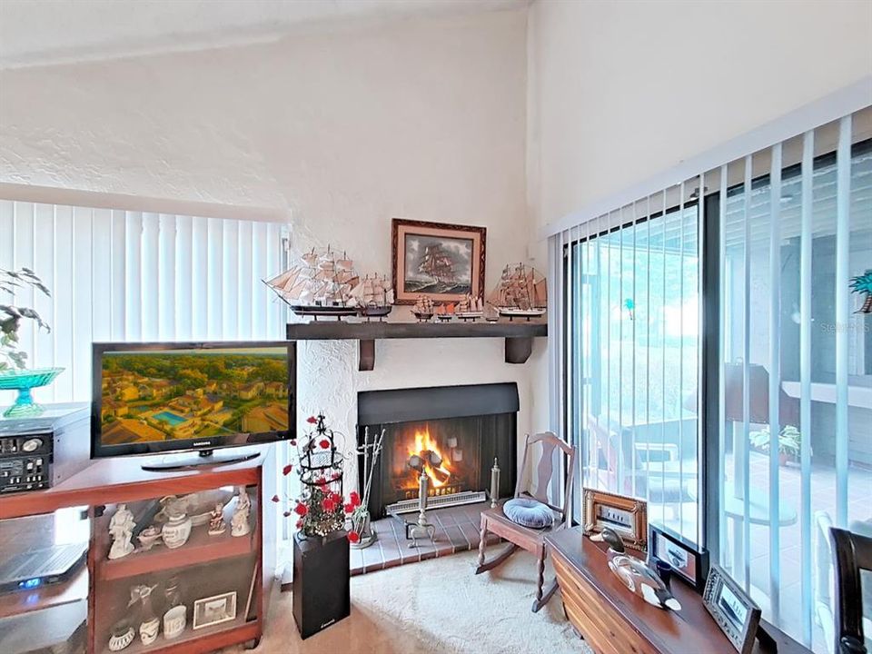 For Sale: $215,000 (2 beds, 2 baths, 1237 Square Feet)