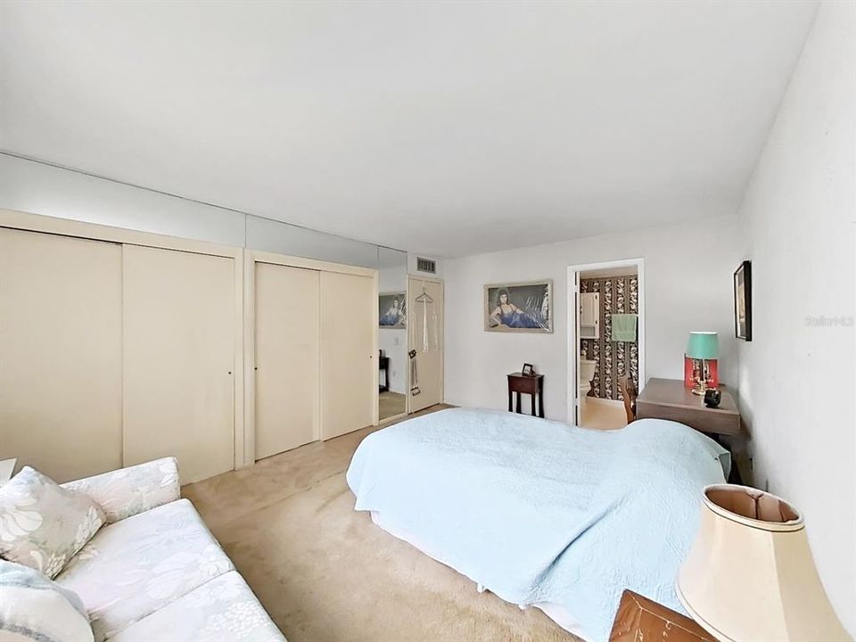 For Sale: $215,000 (2 beds, 2 baths, 1237 Square Feet)