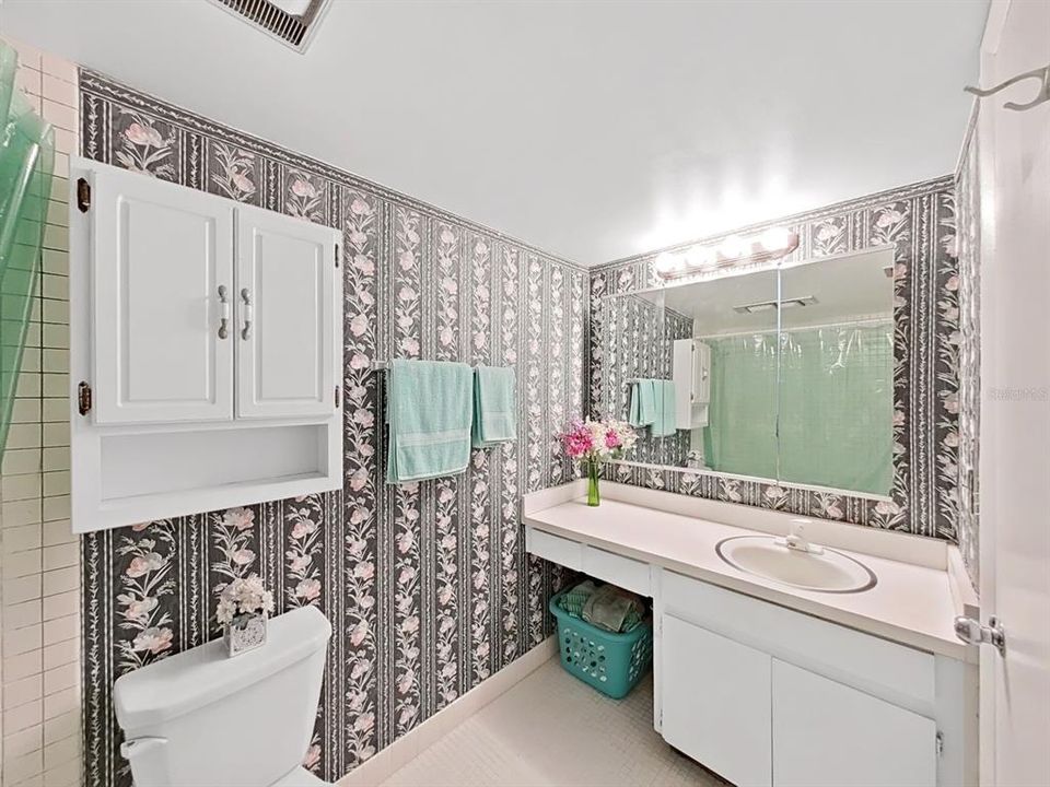 For Sale: $215,000 (2 beds, 2 baths, 1237 Square Feet)