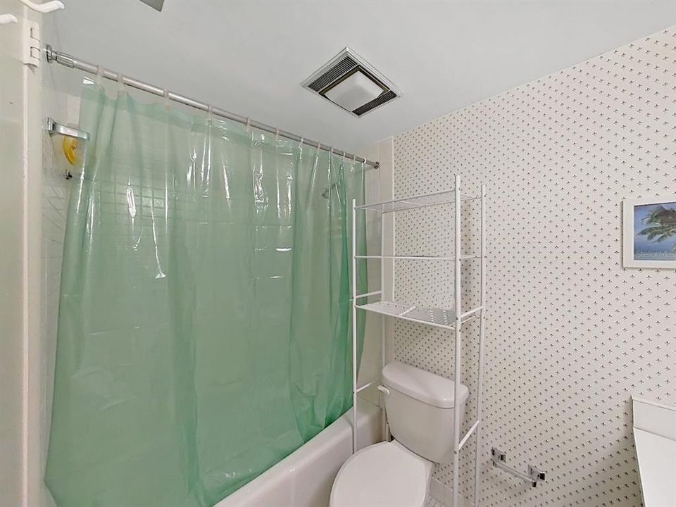 For Sale: $215,000 (2 beds, 2 baths, 1237 Square Feet)