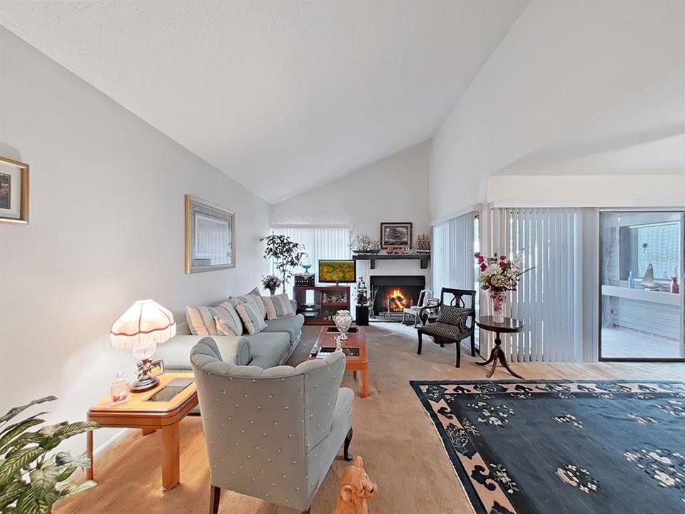 For Sale: $215,000 (2 beds, 2 baths, 1237 Square Feet)