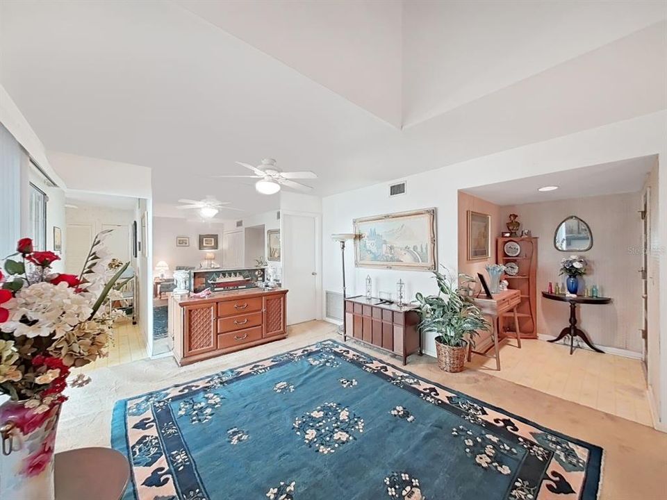 For Sale: $215,000 (2 beds, 2 baths, 1237 Square Feet)