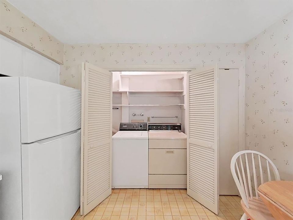 For Sale: $215,000 (2 beds, 2 baths, 1237 Square Feet)