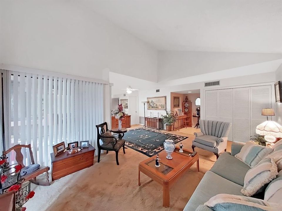 For Sale: $215,000 (2 beds, 2 baths, 1237 Square Feet)