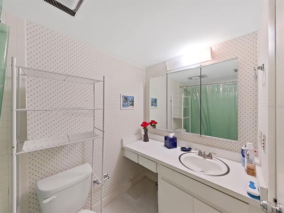 For Sale: $215,000 (2 beds, 2 baths, 1237 Square Feet)