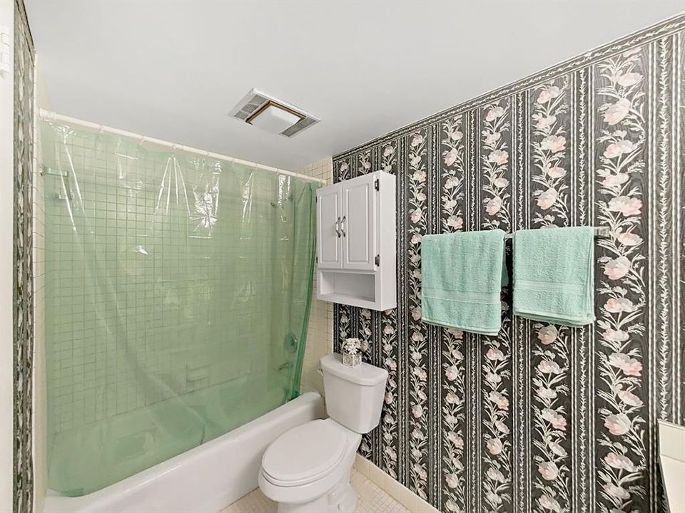 For Sale: $215,000 (2 beds, 2 baths, 1237 Square Feet)