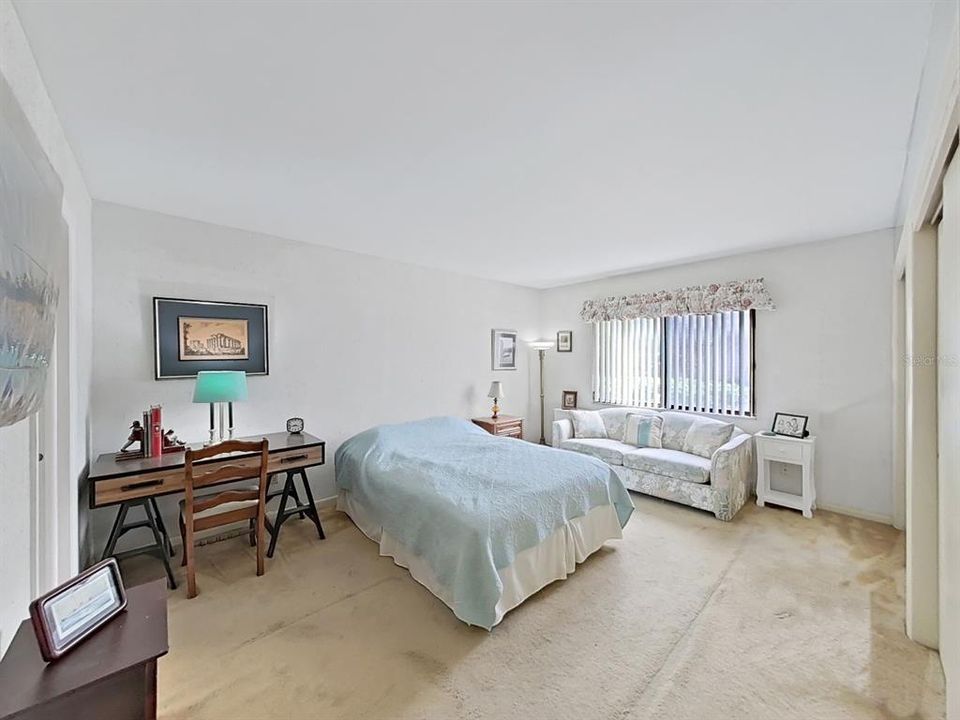 For Sale: $215,000 (2 beds, 2 baths, 1237 Square Feet)