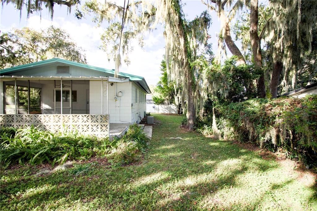 待售: $199,900 (2 贝兹, 1 浴室, 858 平方英尺)