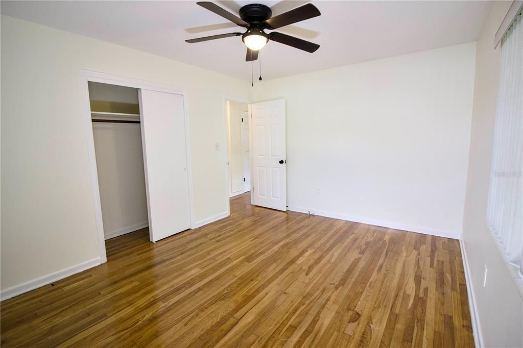 待售: $199,900 (2 贝兹, 1 浴室, 858 平方英尺)