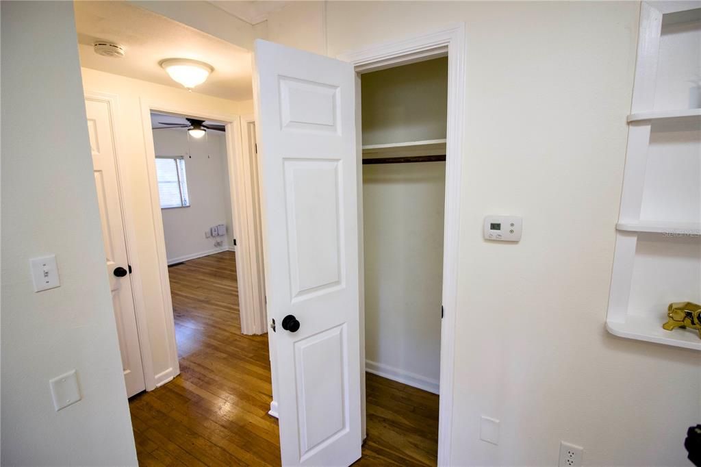 待售: $199,900 (2 贝兹, 1 浴室, 858 平方英尺)