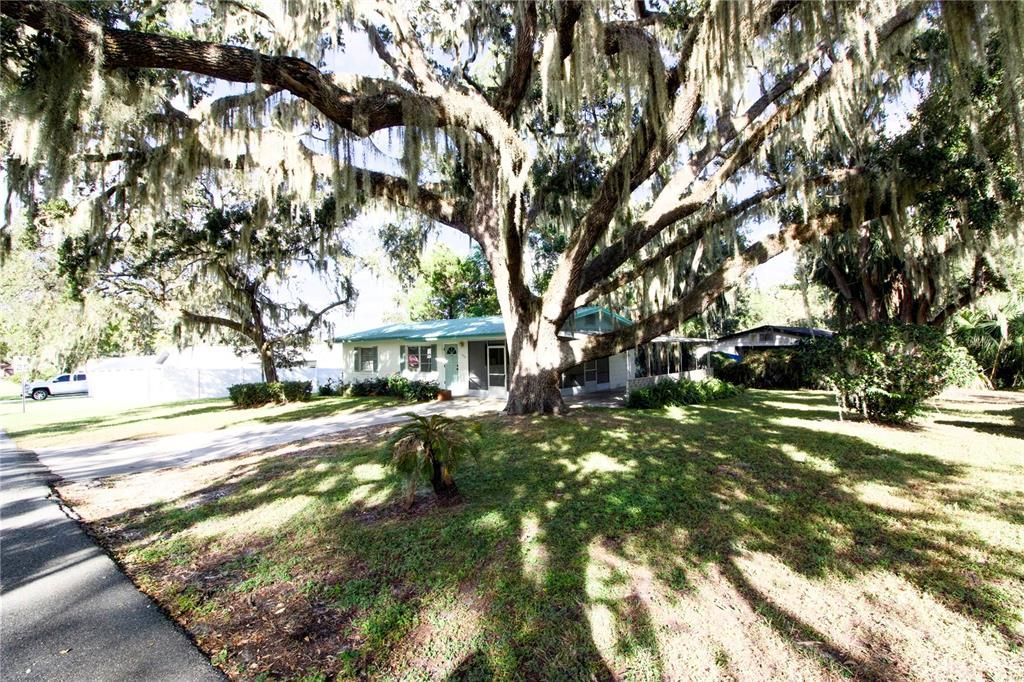 待售: $199,900 (2 贝兹, 1 浴室, 858 平方英尺)