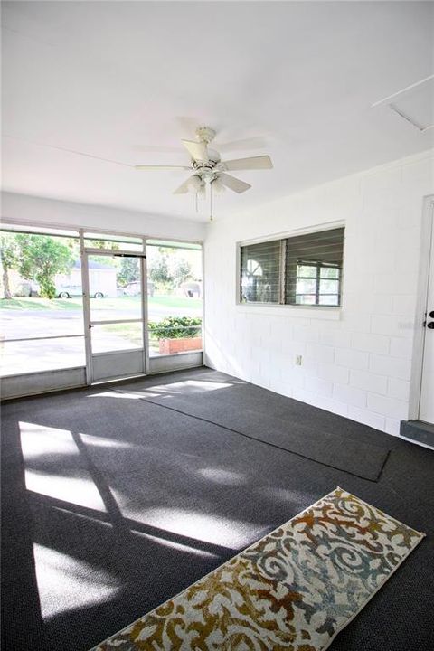 待售: $199,900 (2 贝兹, 1 浴室, 858 平方英尺)