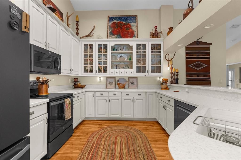 For Sale: $1,600,000 (5 beds, 4 baths, 3700 Square Feet)