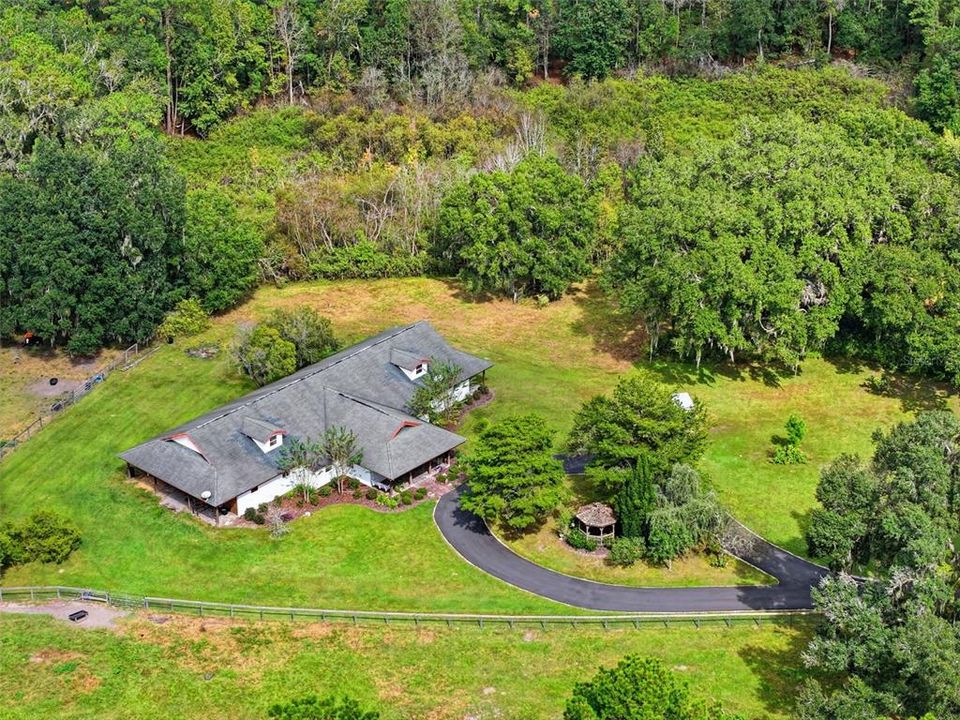 For Sale: $1,600,000 (5 beds, 4 baths, 3700 Square Feet)