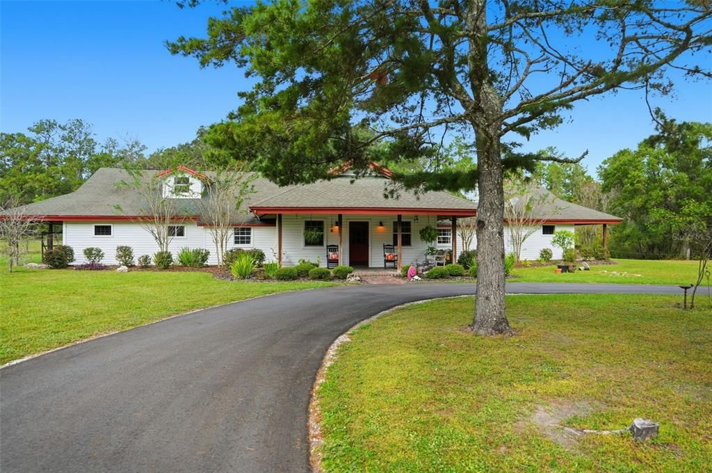 For Sale: $1,600,000 (5 beds, 4 baths, 3700 Square Feet)