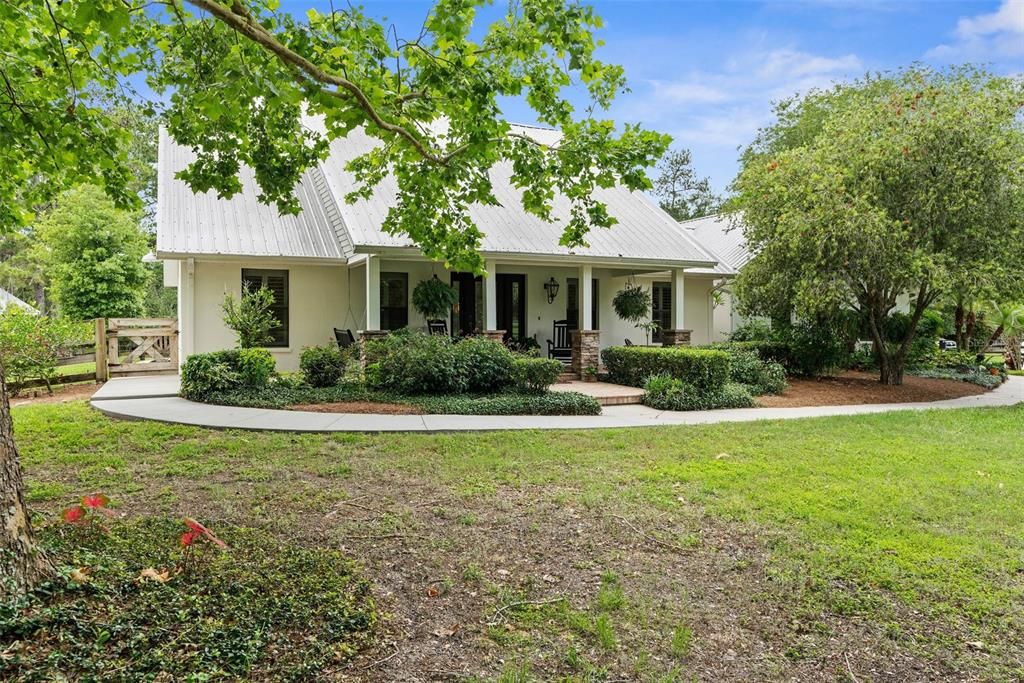 For Sale: $1,600,000 (5 beds, 4 baths, 3700 Square Feet)