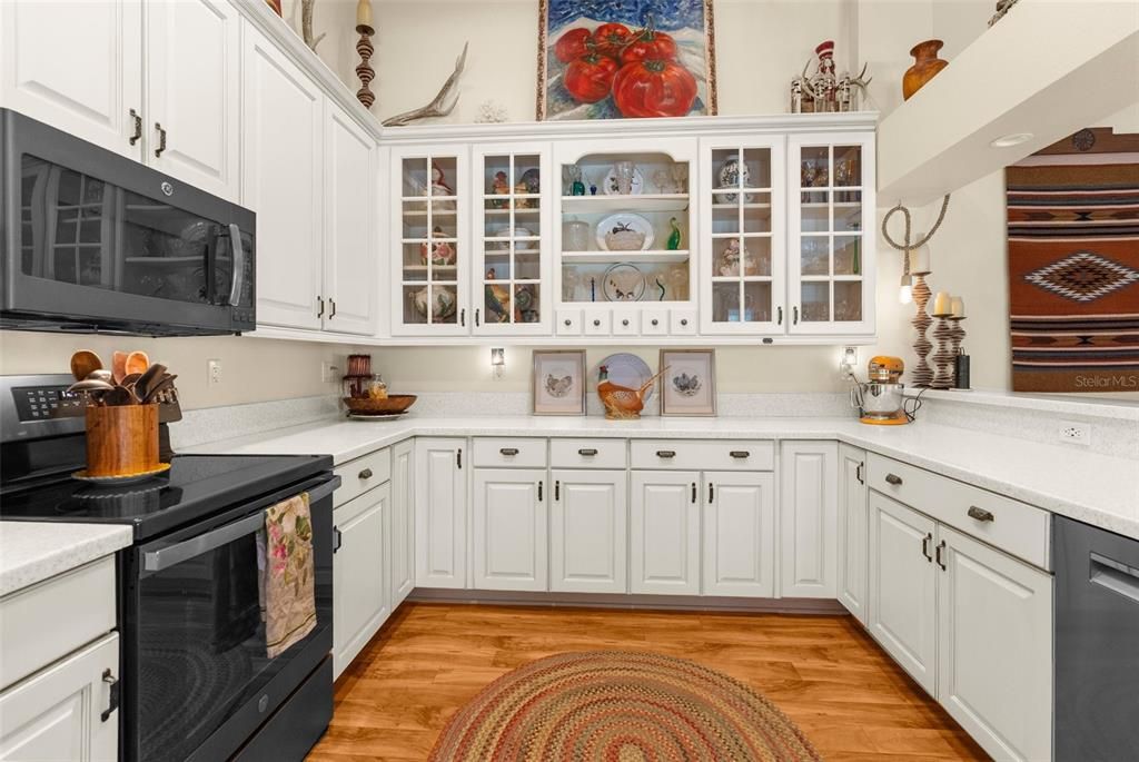 For Sale: $1,600,000 (5 beds, 4 baths, 3700 Square Feet)