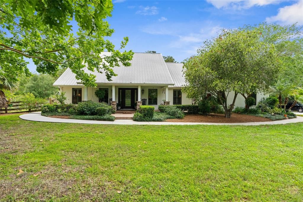 For Sale: $1,600,000 (5 beds, 4 baths, 3700 Square Feet)