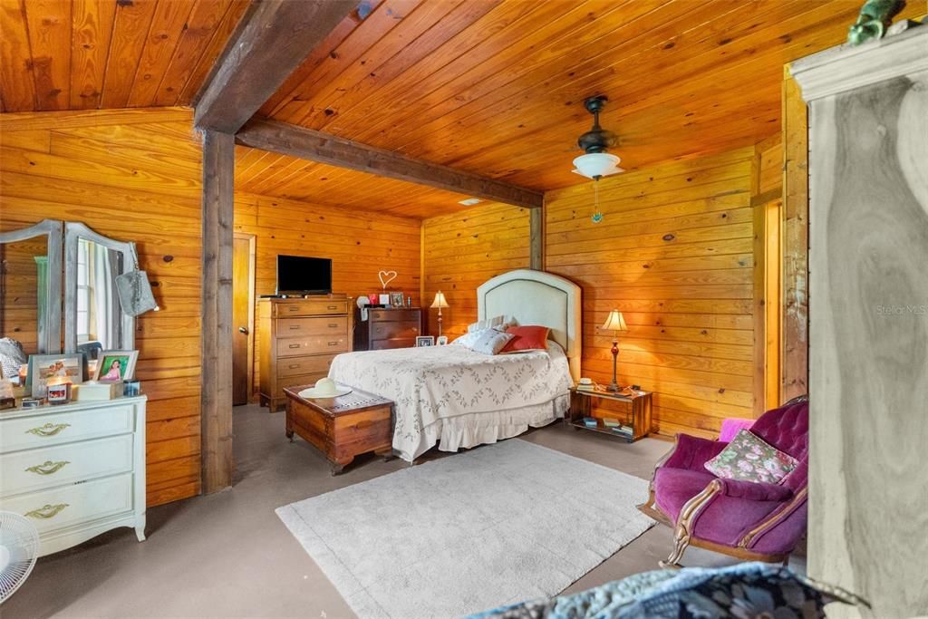 For Sale: $1,600,000 (5 beds, 4 baths, 3700 Square Feet)