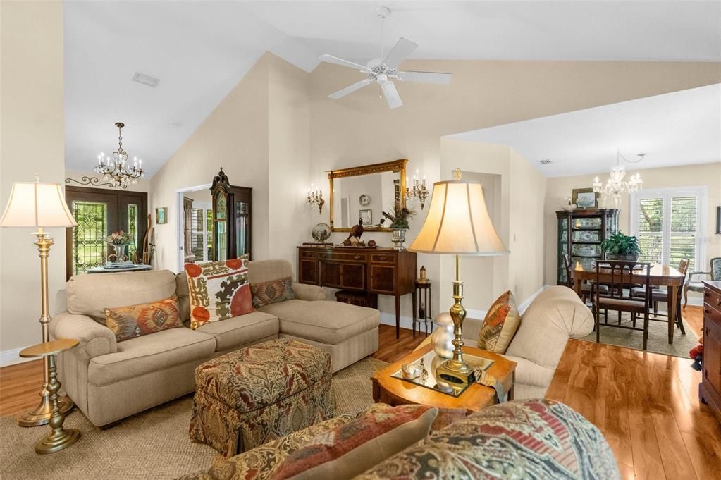 For Sale: $1,600,000 (5 beds, 4 baths, 3700 Square Feet)