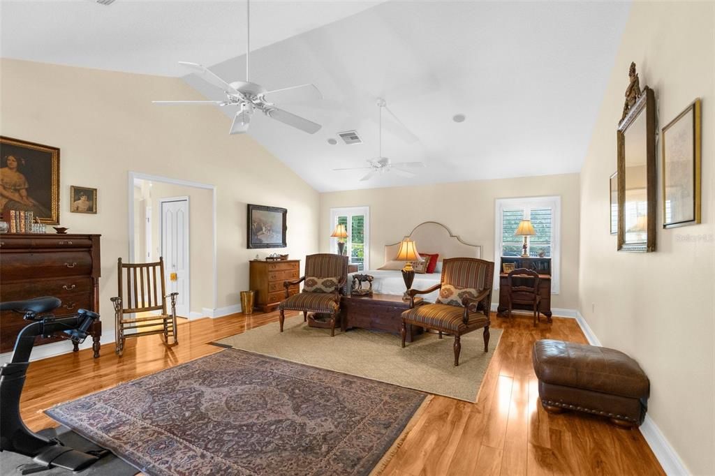 For Sale: $1,600,000 (5 beds, 4 baths, 3700 Square Feet)