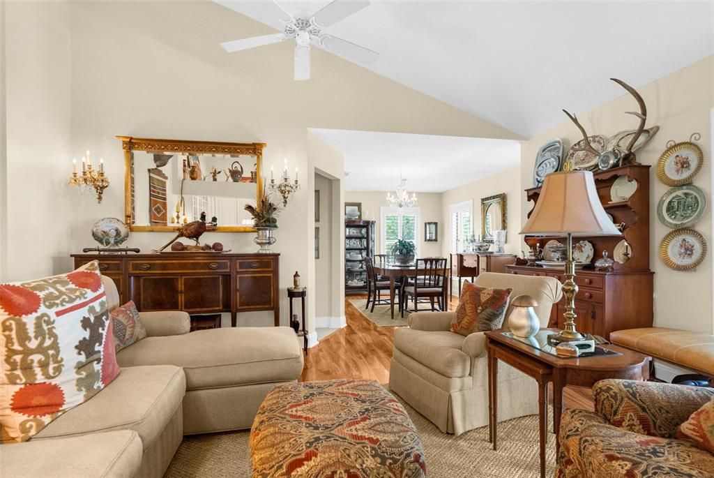 For Sale: $1,600,000 (5 beds, 4 baths, 3700 Square Feet)