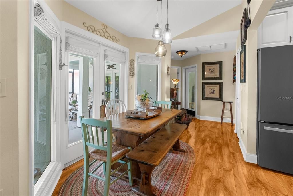 For Sale: $1,600,000 (5 beds, 4 baths, 3700 Square Feet)