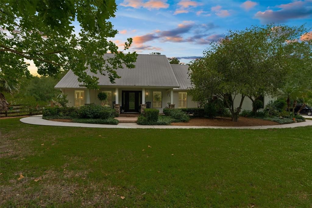 For Sale: $1,600,000 (5 beds, 4 baths, 3700 Square Feet)