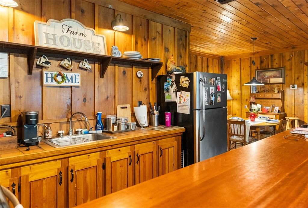 For Sale: $1,600,000 (5 beds, 4 baths, 3700 Square Feet)