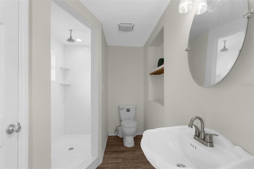 For Sale: $1,600,000 (5 beds, 4 baths, 3700 Square Feet)