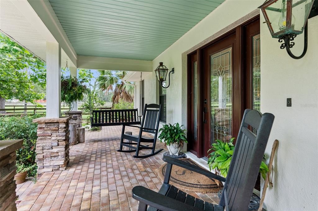 For Sale: $1,600,000 (5 beds, 4 baths, 3700 Square Feet)