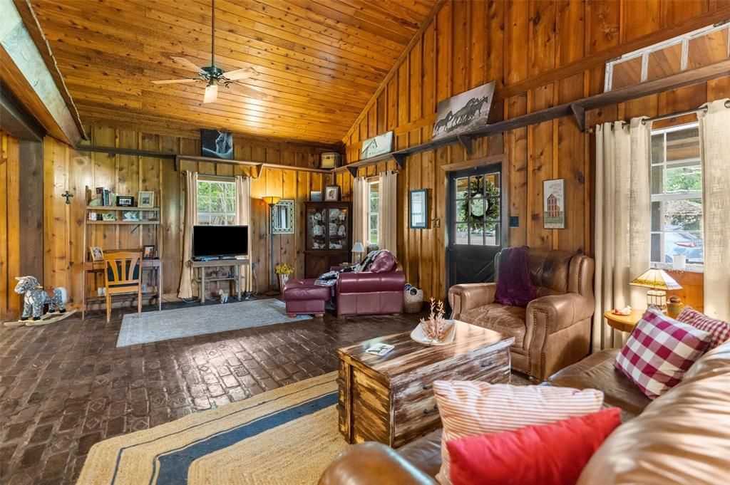 For Sale: $1,600,000 (5 beds, 4 baths, 3700 Square Feet)