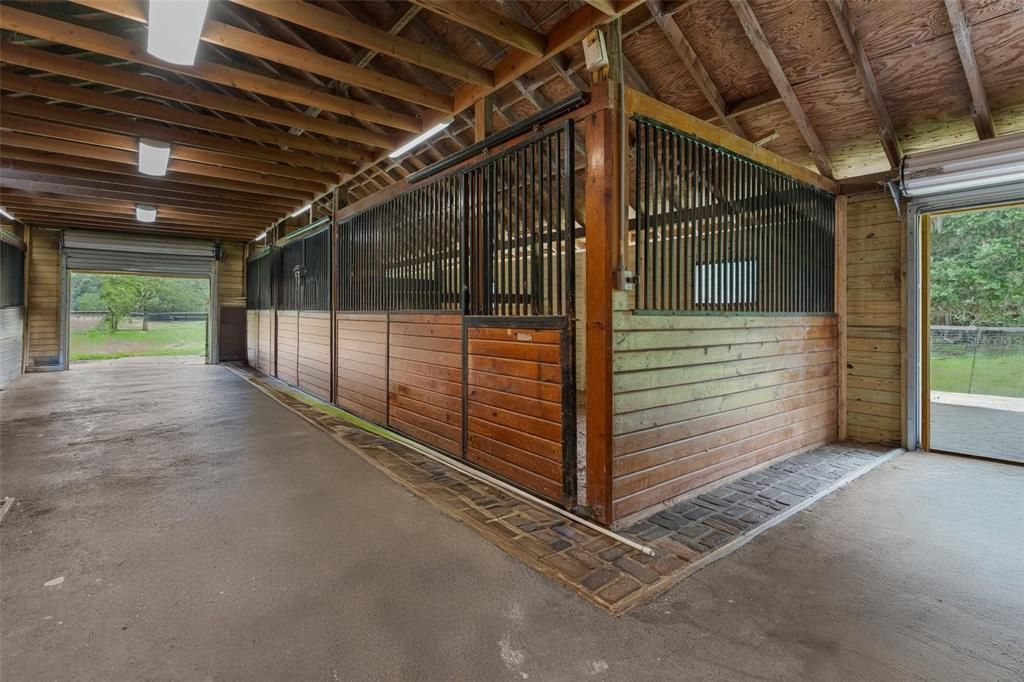 For Sale: $1,600,000 (5 beds, 4 baths, 3700 Square Feet)